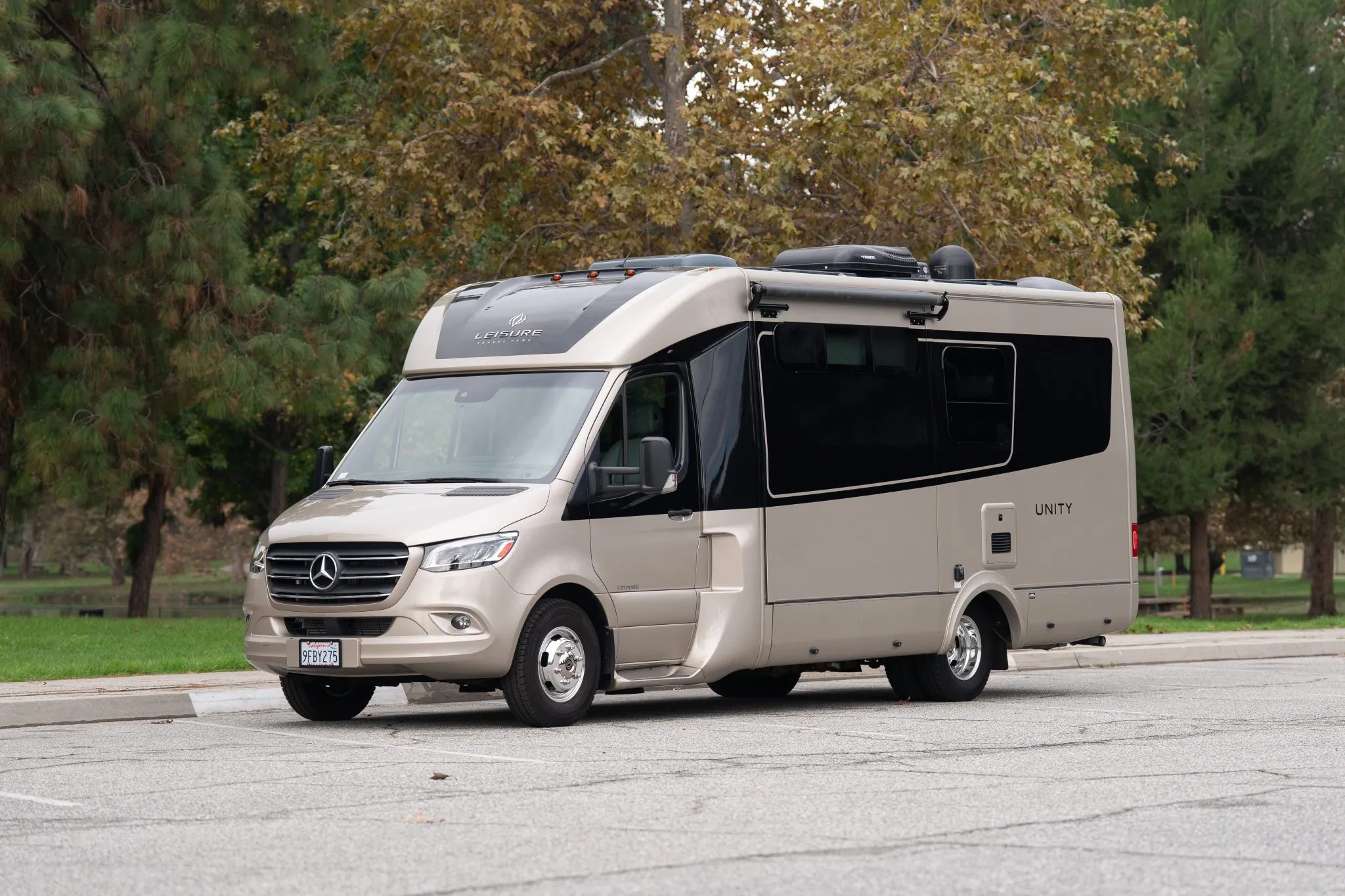 2023 Leisure Travel Vans Unity U24MB